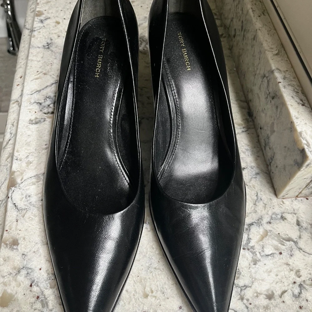 TORY BURCH BLACK PUMPS SIZE 10 - Picture 3 of 6